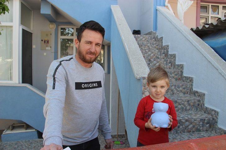 4  yaşındaki Alpaslan, kumbarasını "Biz bize yeteriz" kampanyasına bağışladı G3