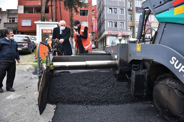 İş başa düştü, asfaltı başkan döktü