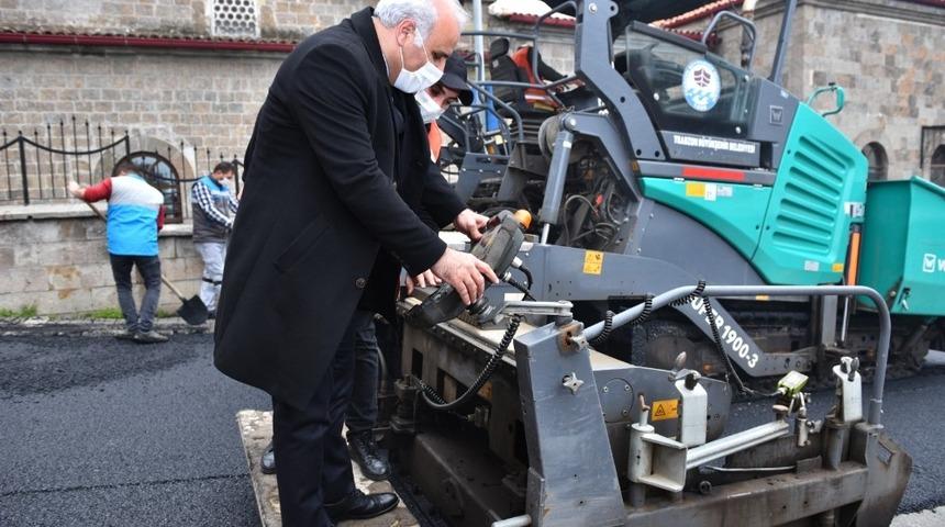 İş başa d&uuml;şt&uuml;, asfaltı başkan d&ouml;kt&uuml;