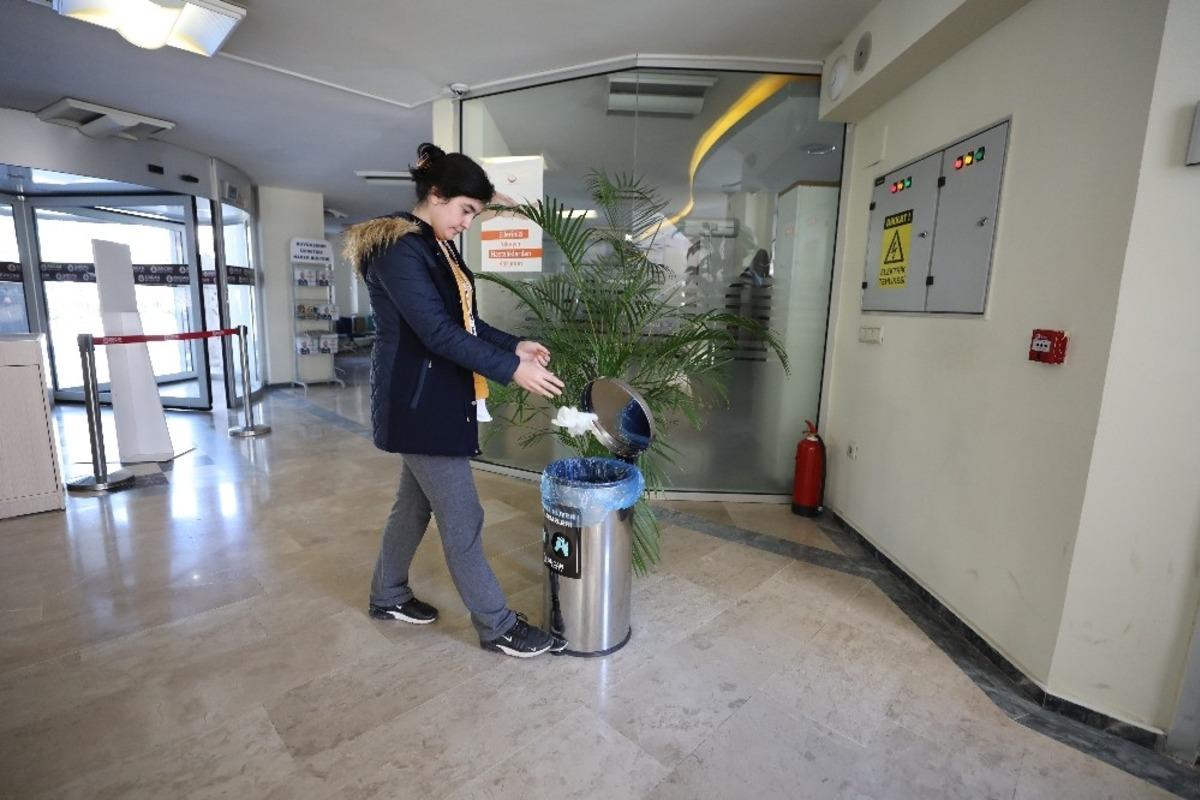 Sincan&rsquo;da maske ve eldiven i&ccedil;in 100 atık kutusu yerleştirildi