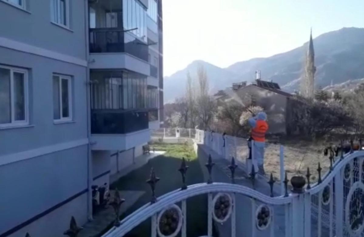 2 kişinin korona vir&uuml;sl&uuml; &ccedil;ıktığı site izolasyon altına alındı