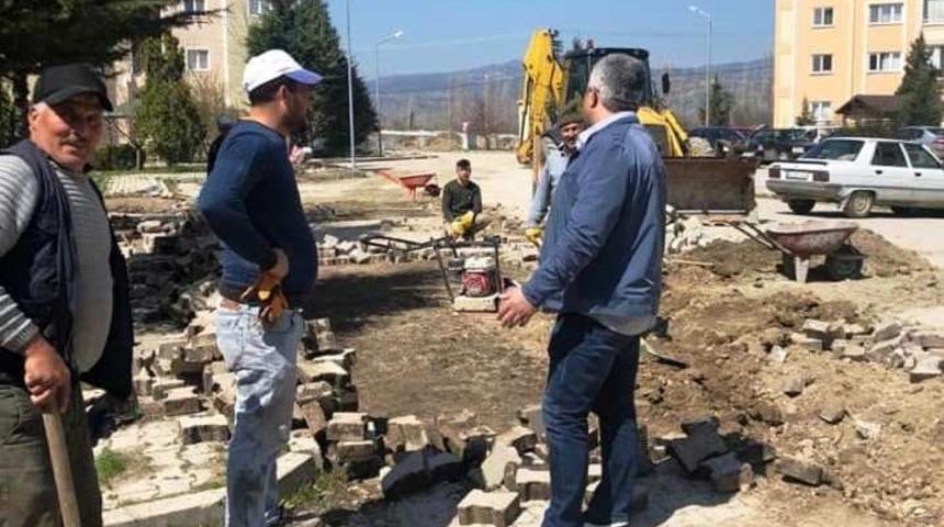 Hisarcık&rsquo;ta parke taşı ve bord&uuml;r d&ouml;şeme &ccedil;alışmalarına başlandı