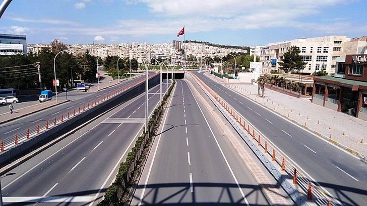 Şanlıurfa’da cadde ve sokaklar boş kaldı G2