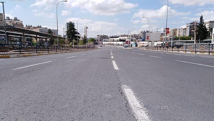 Şanlıurfa’da cadde ve sokaklar boş kaldı G3