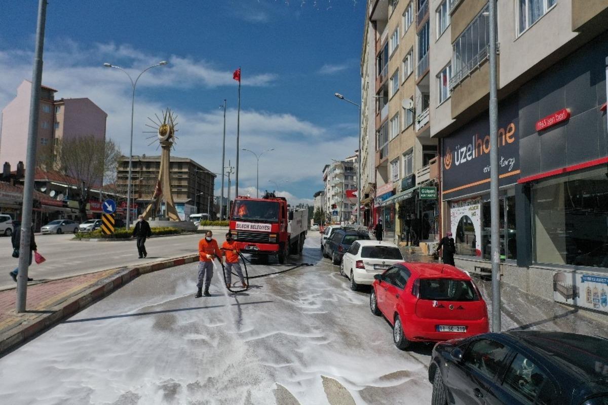 Bilecik&rsquo;te sokaklar dip k&ouml;şe yıkandı