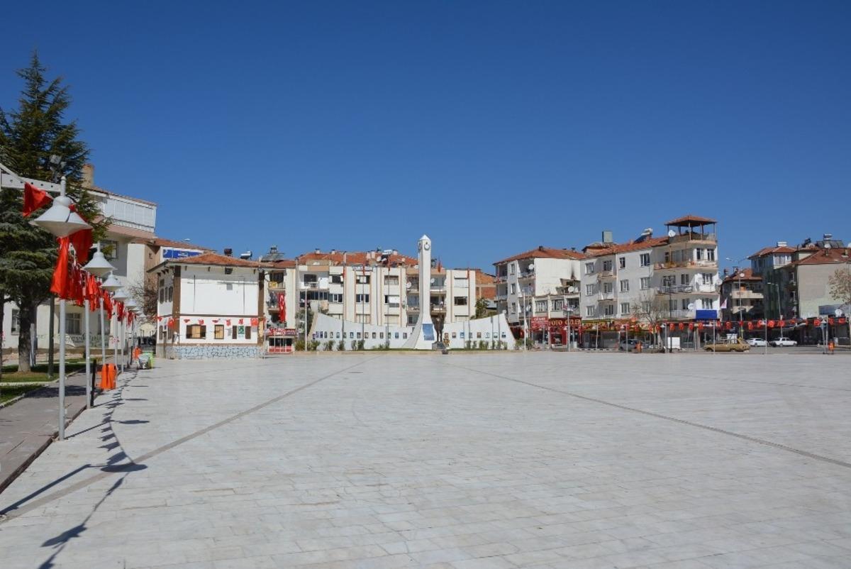 Korkuteli&rsquo;nde sokaklar sessizliğe b&uuml;r&uuml;nd&uuml;