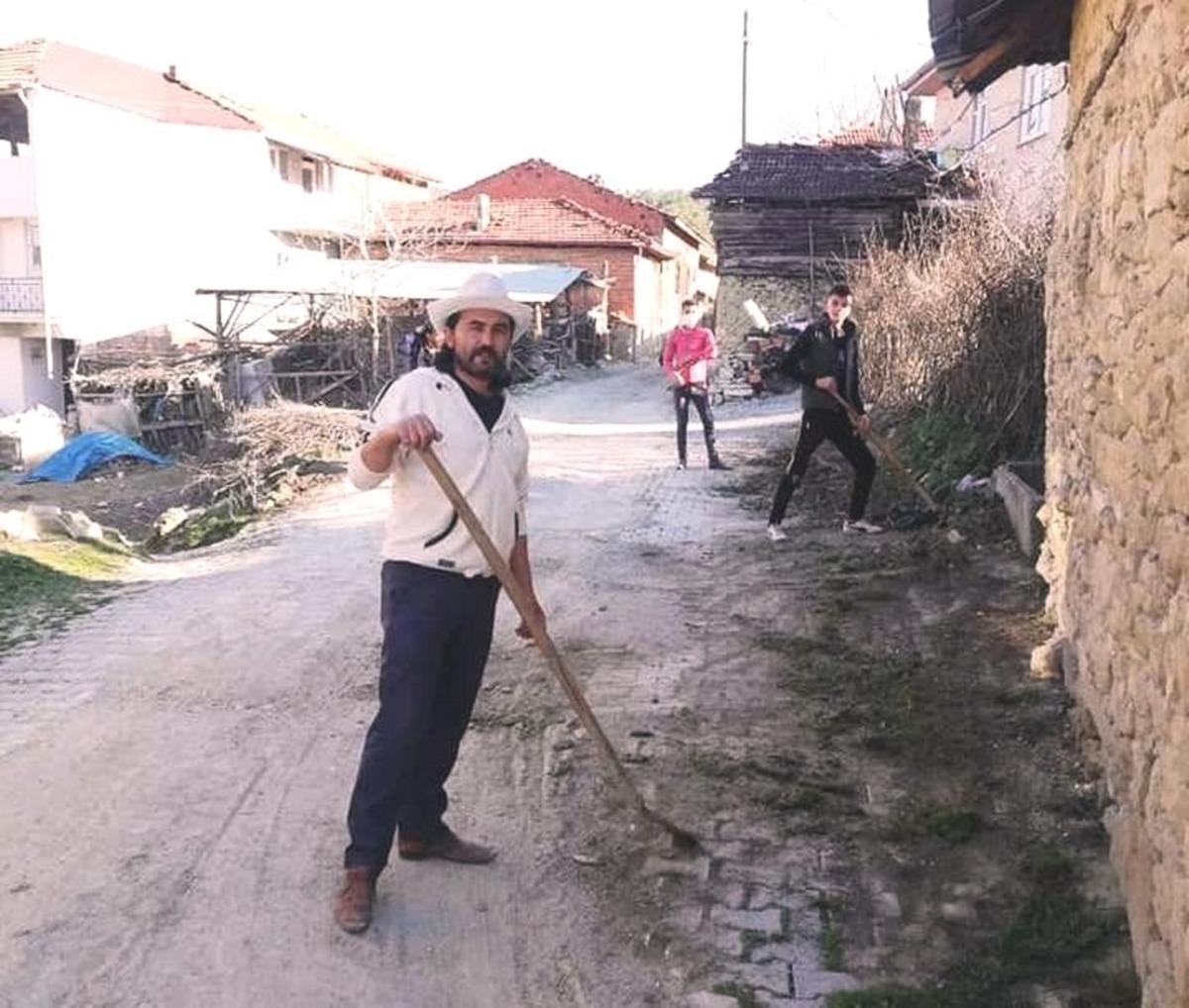 K&ouml;ydeki bahar temizliği gece de s&uuml;rd&uuml;