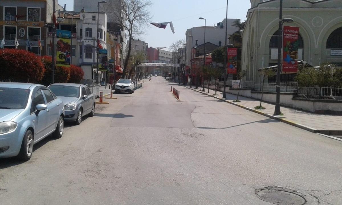Bandırma&rsquo;da cadde ve sokaklar sessizliğe b&uuml;r&uuml;nd&uuml;