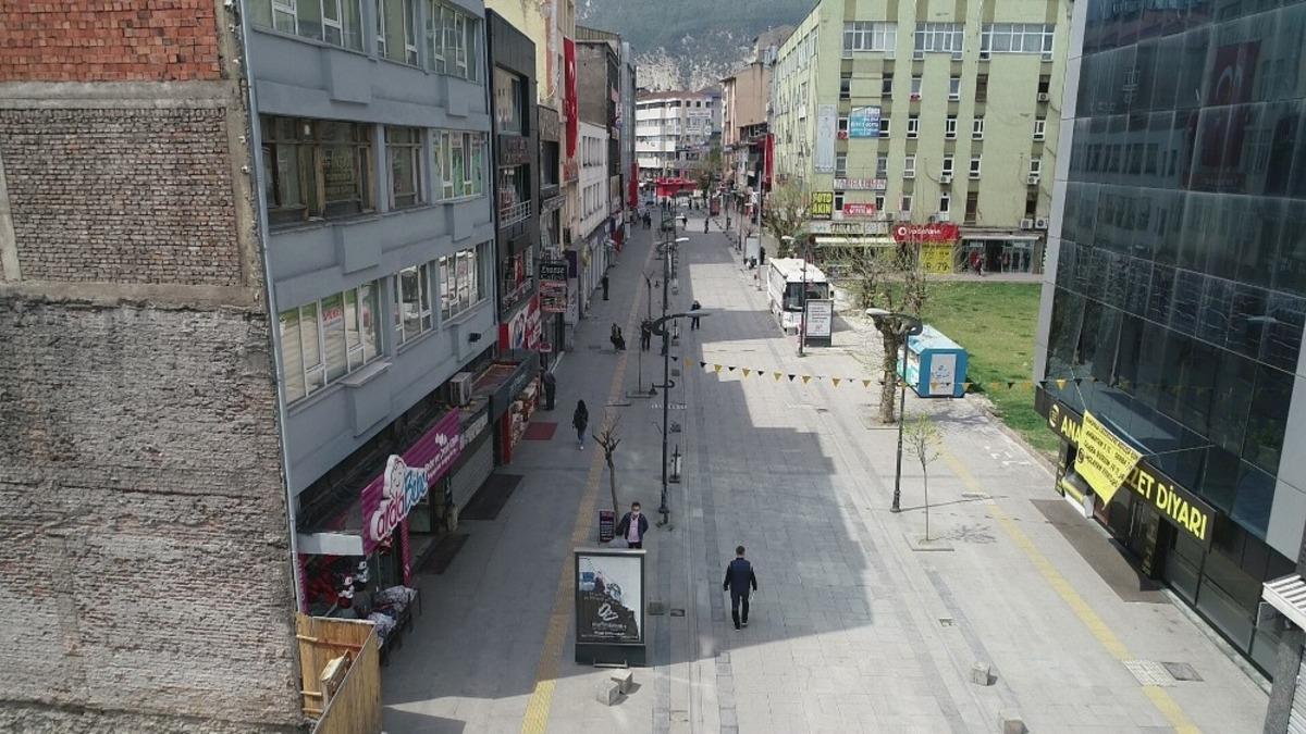 Yasak olmamasına rağmen Karab&uuml;k&rsquo;te sokak ve caddelerde sessizlik hakim oldu