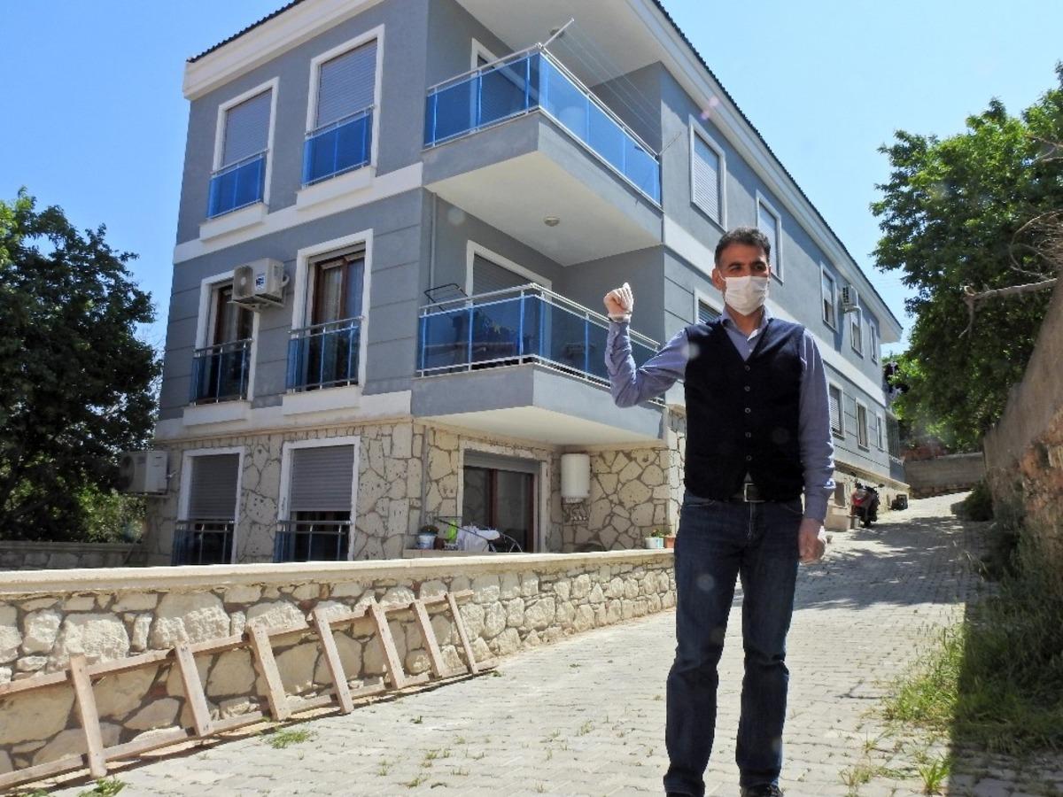 &Ccedil;eşme&rsquo;deki aile, 7 kiracısından kira almadı