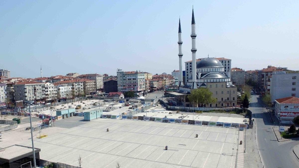 Bağcılar&rsquo;da vatandaşlar sokağa &ccedil;ıkma yasağına uydu