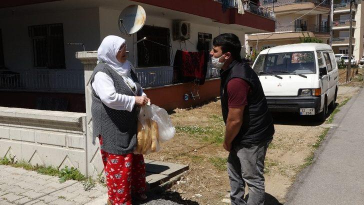 Antalya’da ekmek vatandaşların ayağına geldi G1