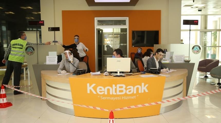 Serdivan Belediyesi 3 g&uuml;nde 8 bin 170 kişiye yardım dağıttı