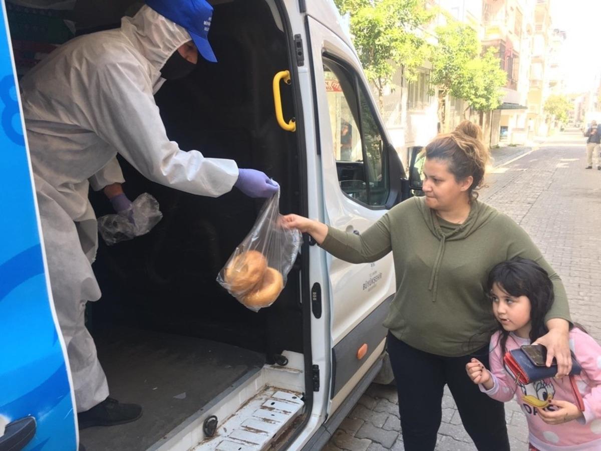 Aydın&rsquo;da &rsquo;Halk Ekmek&rsquo; vatandaşın ekmek ihtiyacını gidermek i&ccedil;in sokak sokak dolaştı
