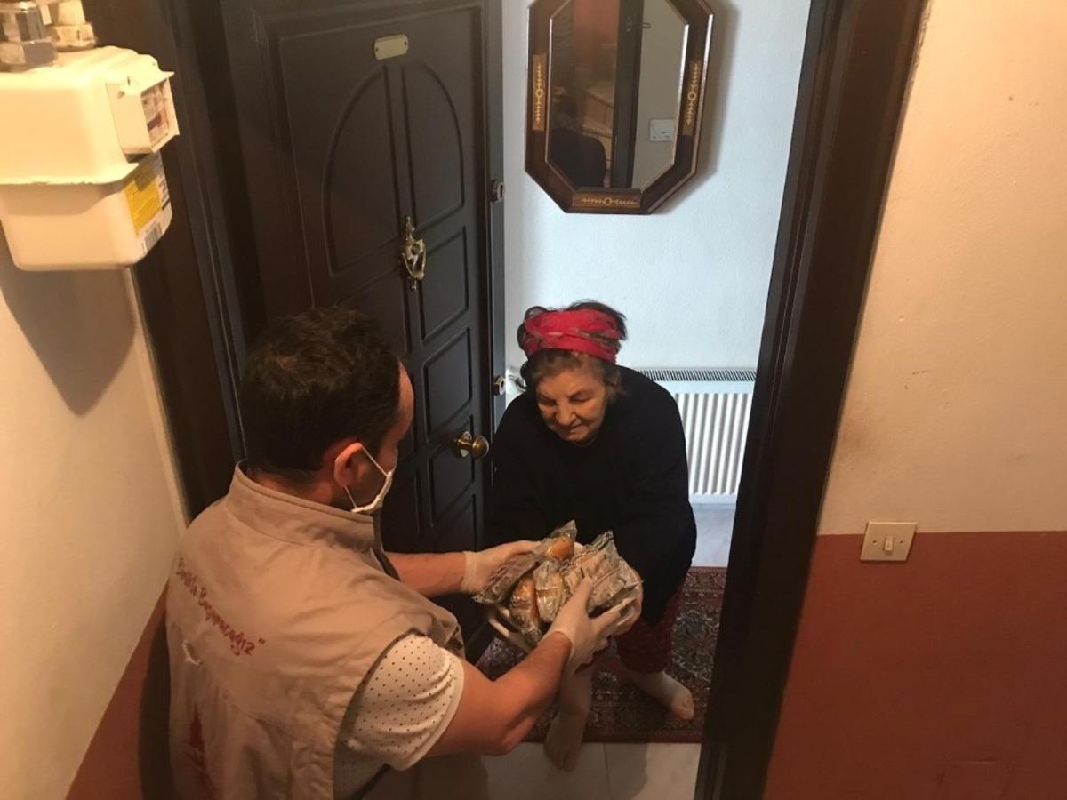 Beyoğlu&rsquo;nda ihtiya&ccedil; sahibi ve yaşlılara sıcak yemek hizmeti