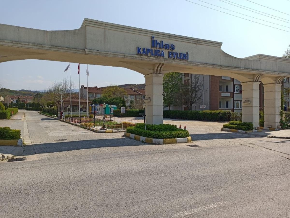 Yoğunluk yaşanan İhlas Kaplıca Evleri de sessizliğe b&uuml;r&uuml;nd&uuml;