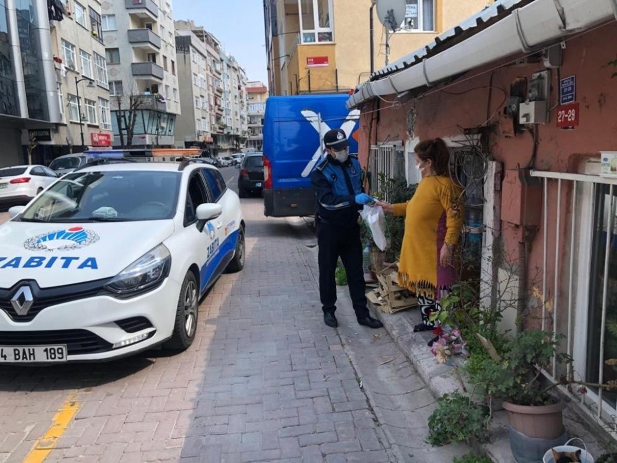 Vatandaşların yardım kolisi kapılarına kadar g&ouml;t&uuml;r&uuml;ld&uuml;