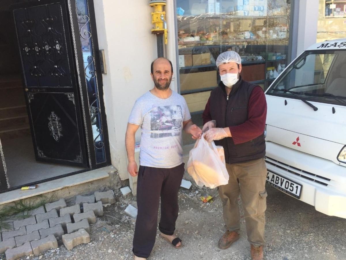 Doğanşehir&rsquo;de fırıncılar ekmekleri evlere g&ouml;t&uuml;r&uuml;yor