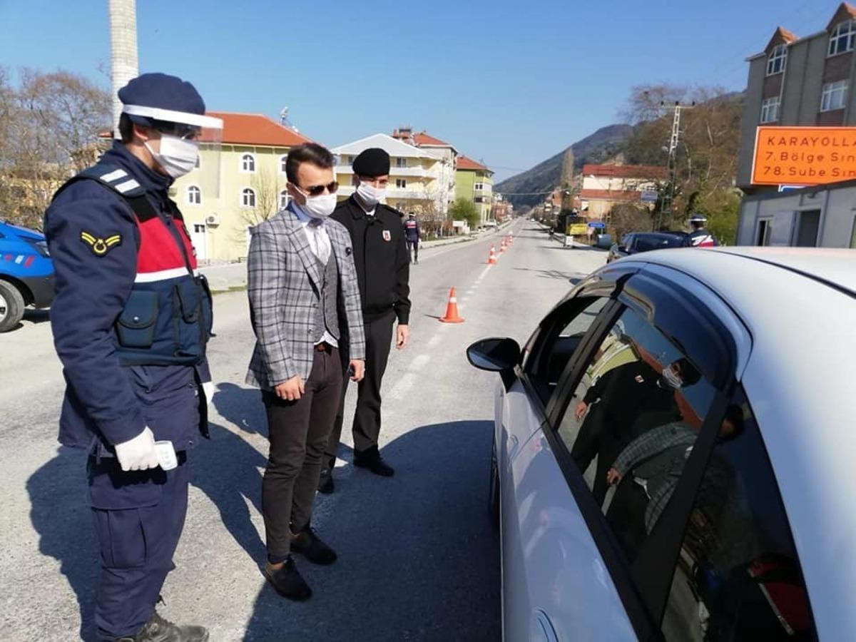 T&uuml;rkeli&rsquo;de s&uuml;r&uuml;c&uuml;lere maske dağıtıldı