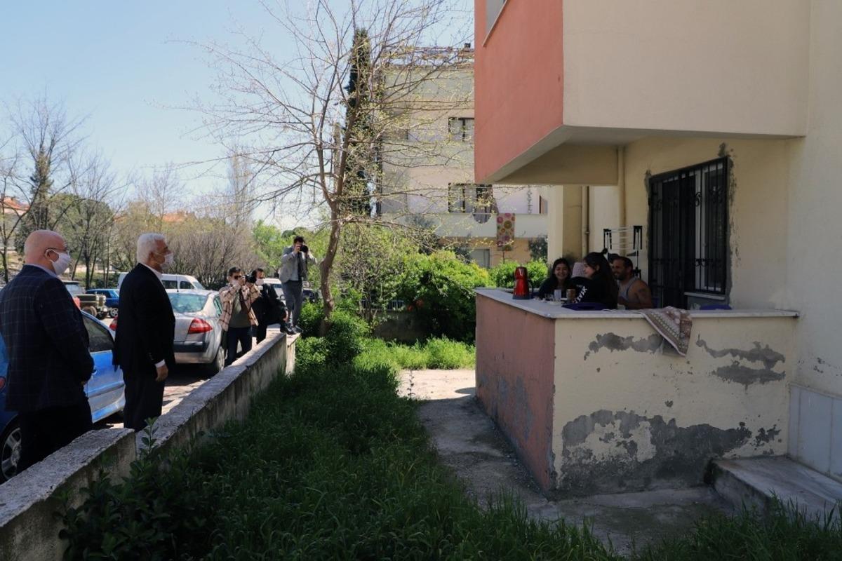 Başkan G&uuml;r&uuml;n vatandaşların ihtiyacı i&ccedil;in sokakları dolaştı