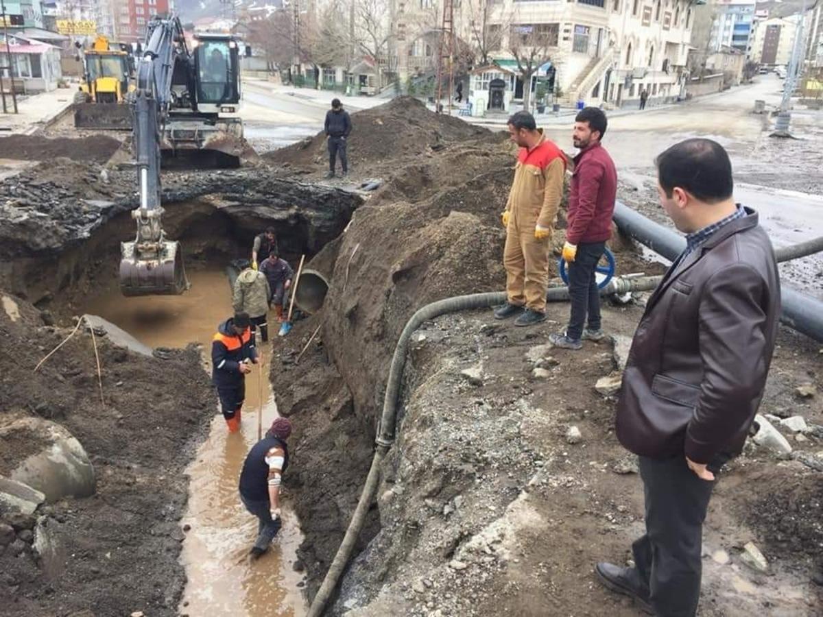 Tatvan&rsquo;da i&ccedil;me suyu hattındaki arıza onarılıyor