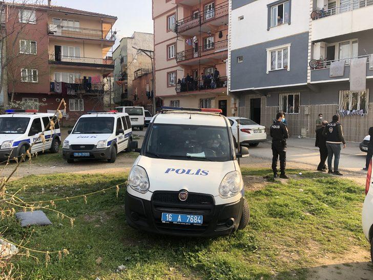 Sokağa çıkma yasağını delip polis ekiplerine sopalarla saldırdılar G2