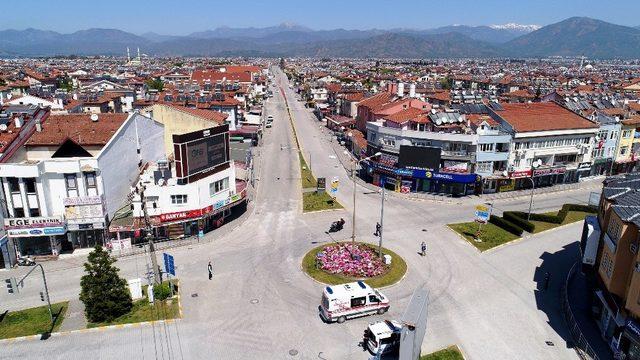 Fethiye’de sokağa çıkma yasağını ihlal eden 40 kişiye para cezası kesildi