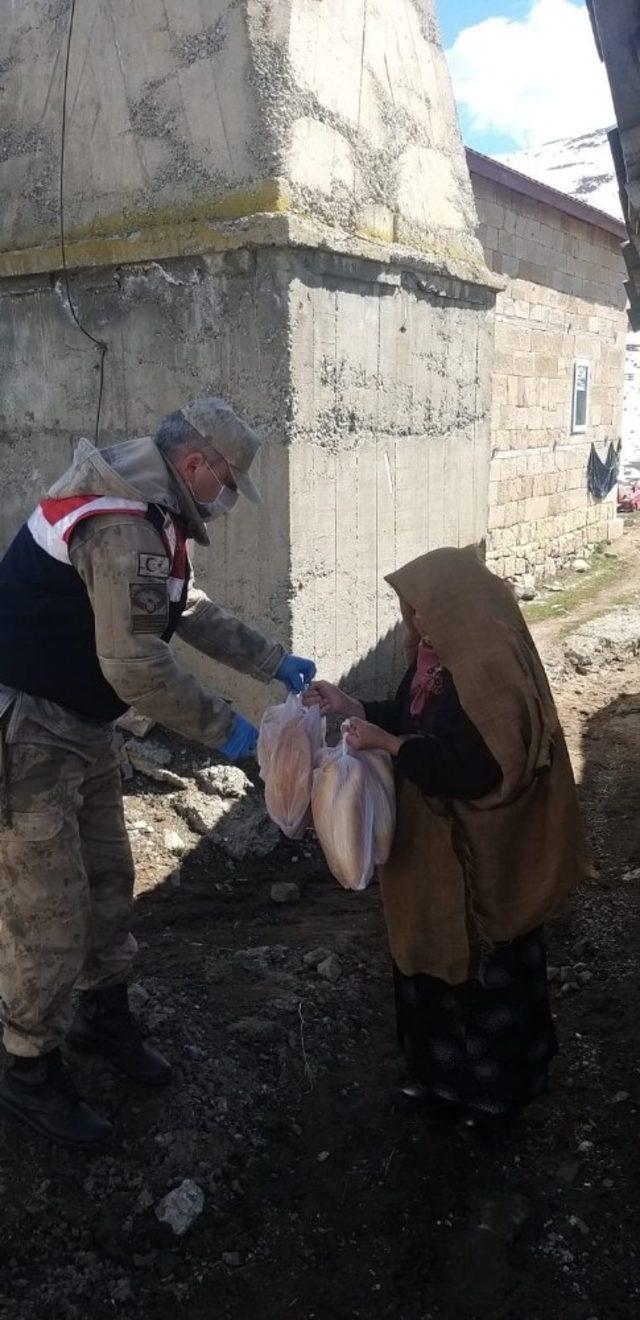 İlçe genelinde 21 bin 200 ekmek dağıtımı gerçekleştirildi