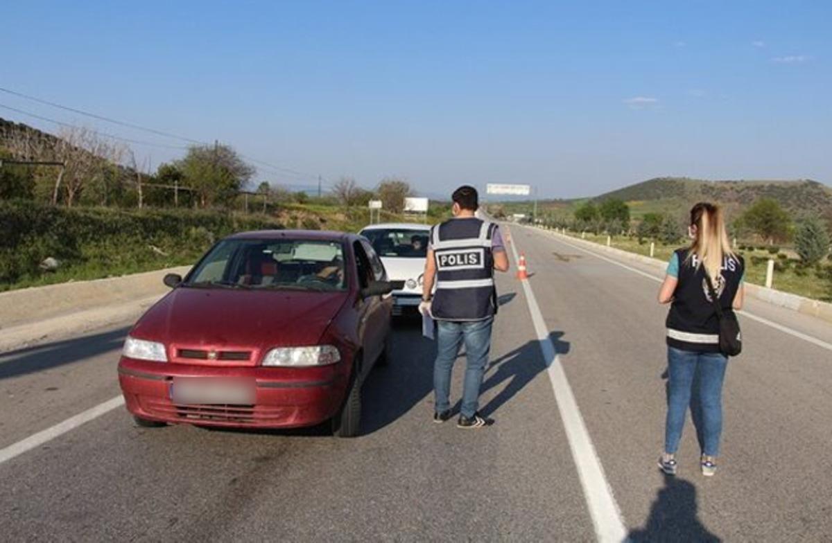 Ailesine kızan 86 yaşındaki kadın Uşak&rsquo;tan Manisa&rsquo;ya y&uuml;r&uuml;d&uuml;
