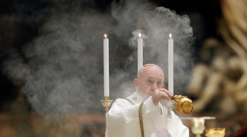 Papa tarihte ilk kez cemaatsiz Paskalya ayini d&uuml;zenledi