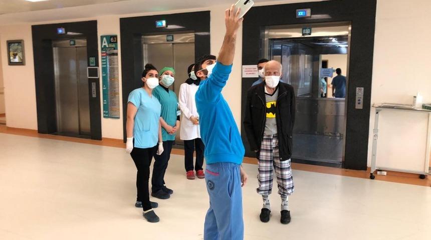 90 yaşındaki Alzheimer hastası Yusuf Yılmaz koronavir&uuml;s&uuml; 15 g&uuml;nde yendi