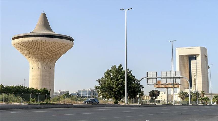 Suudi Arabistan sokağa &ccedil;ıkma yasağını uzattı