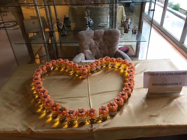 Milli Eğitim Müdürü’nden sağlık çalışanlarına jest G1