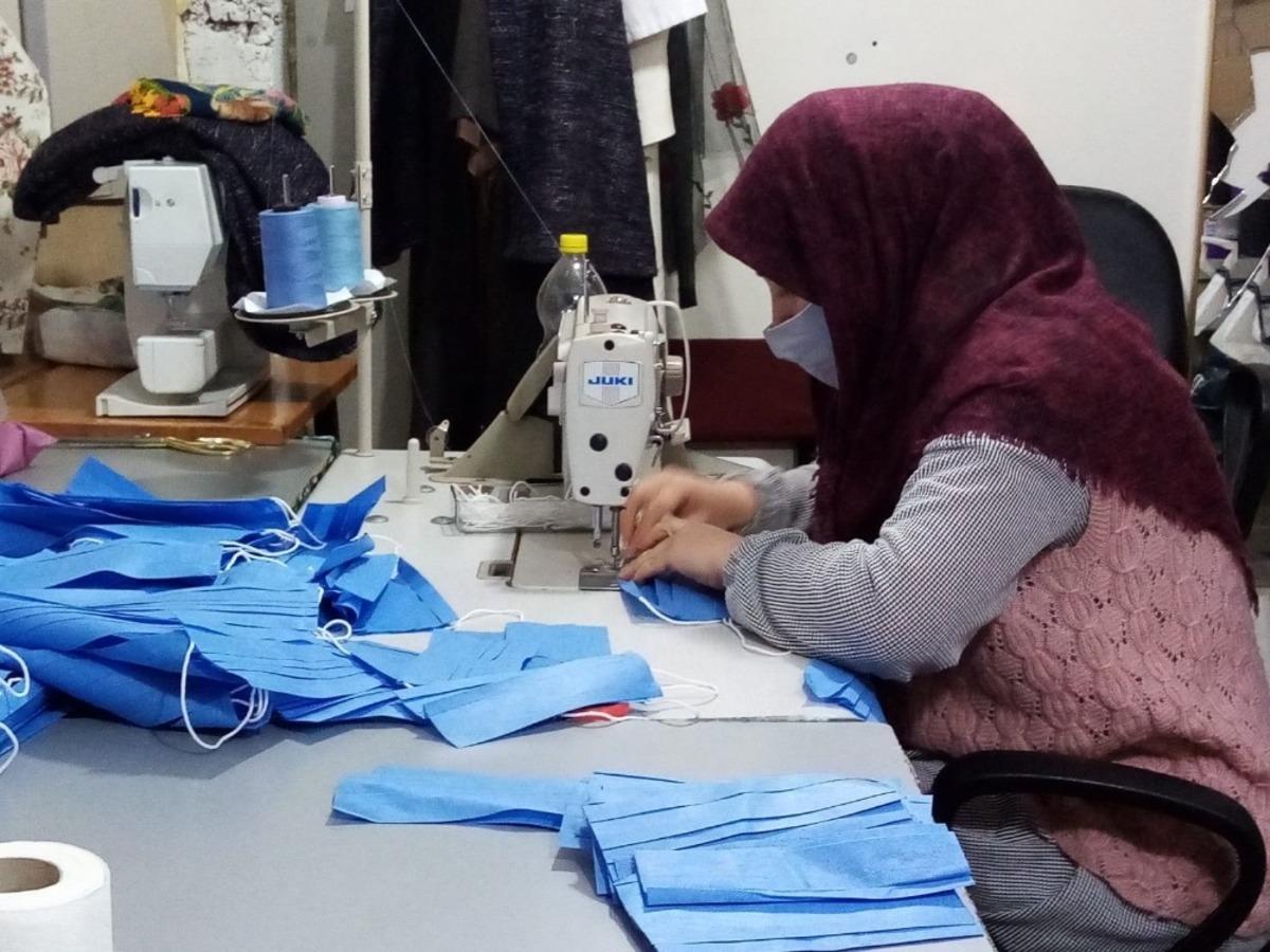 Taşova Halk Eğitim Merkezi&rsquo;nden koruyucu maske &uuml;retimi