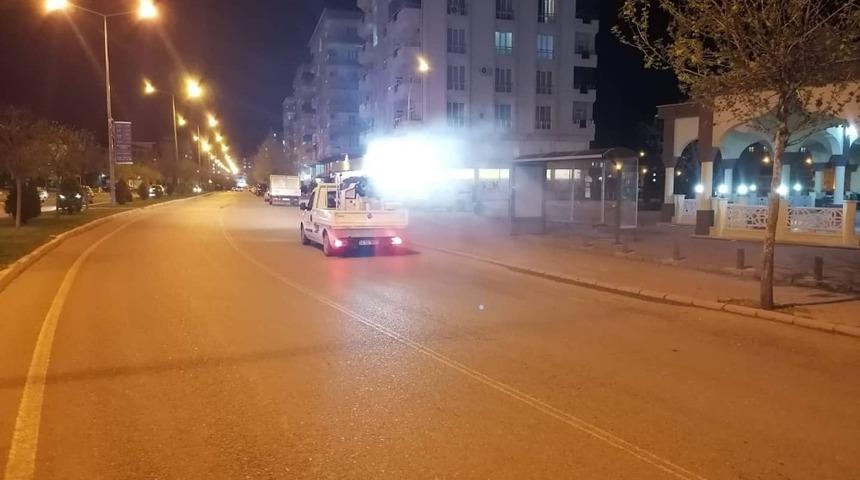 Korana vir&uuml;s tedbirleri kapsamında dezenfekte s&uuml;r&uuml;yor