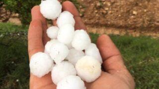 Gercüş’te ceviz büyüklüğünde dolu yağdı