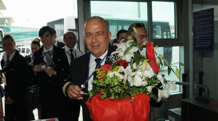 Emekli pilot Mustafa Özden Türkon koronavirüs nedeniyle hayatını kaybetti