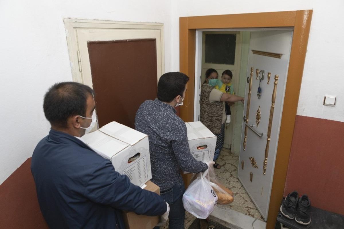 Mersin&rsquo;de belediye ekipleri yasak s&uuml;recinde hizmete devam etti