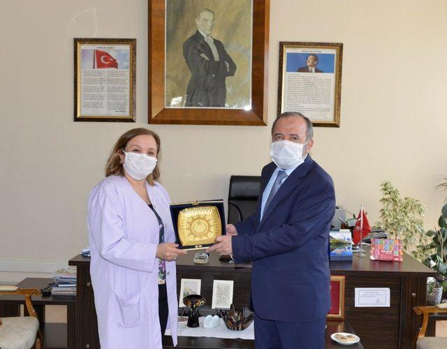 Sağlık çalışanlarına maske ve ara öğün verilmesine başlandı