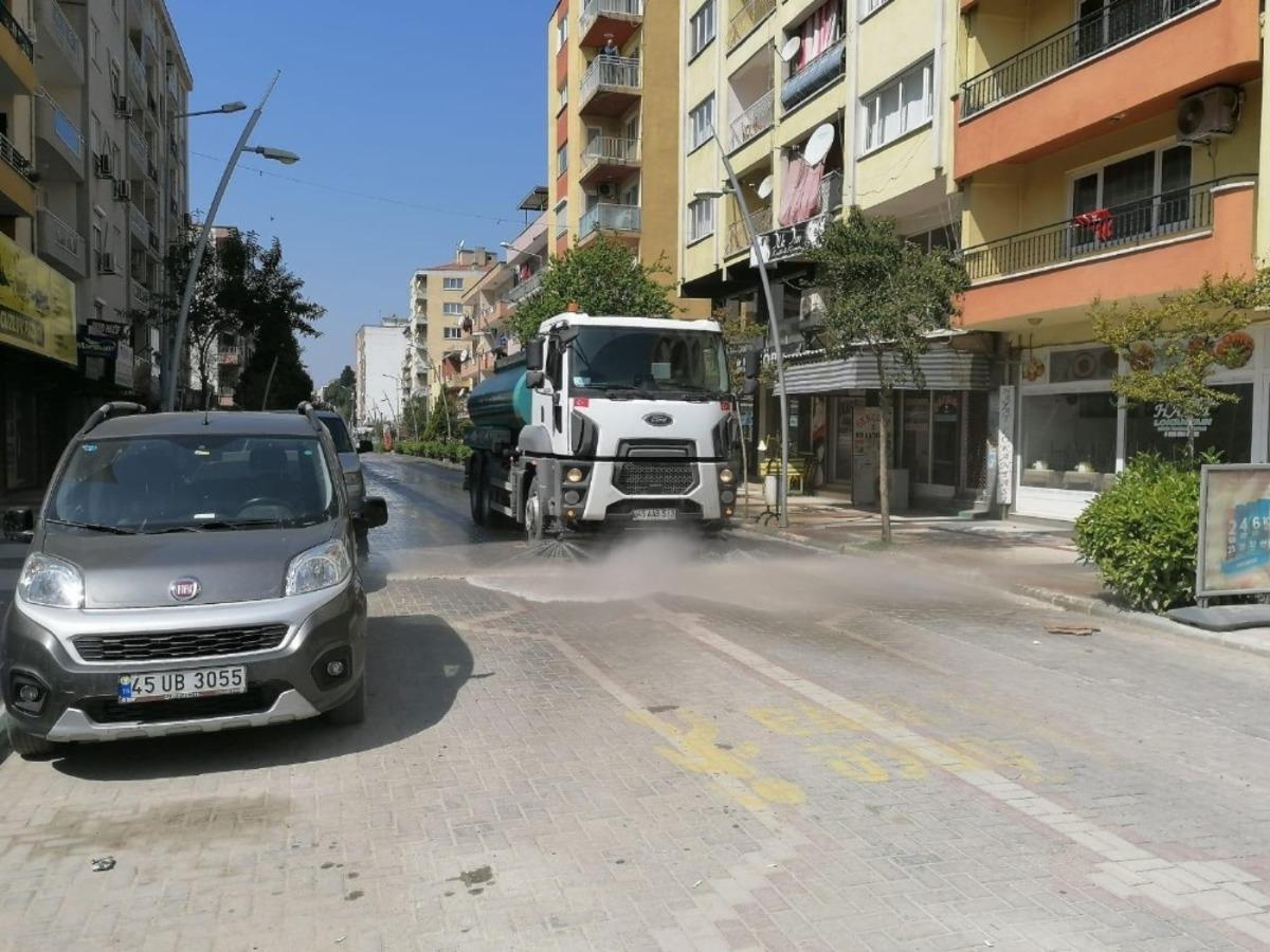 B&uuml;y&uuml;kşehir ekipleri Saruhanlı&rsquo;yı baştan sona dezenfekte etti