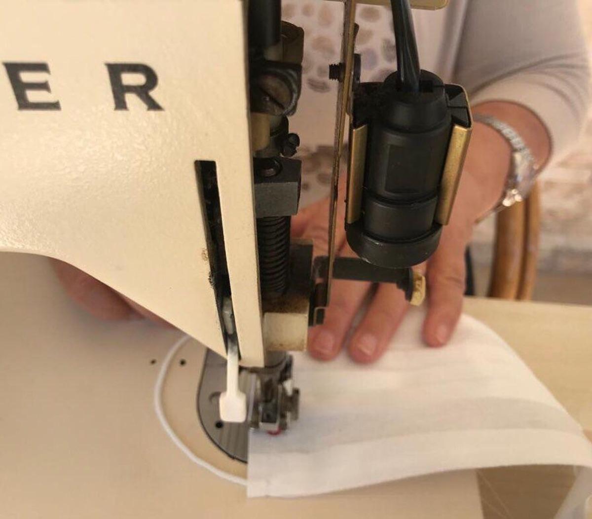 Ortaca&rsquo;da CHP&rsquo;li kadınlar maske &uuml;retimi i&ccedil;in kolları sıvadı