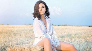 Betül Demir'den servet değerinde Sana N'olmuş klibi