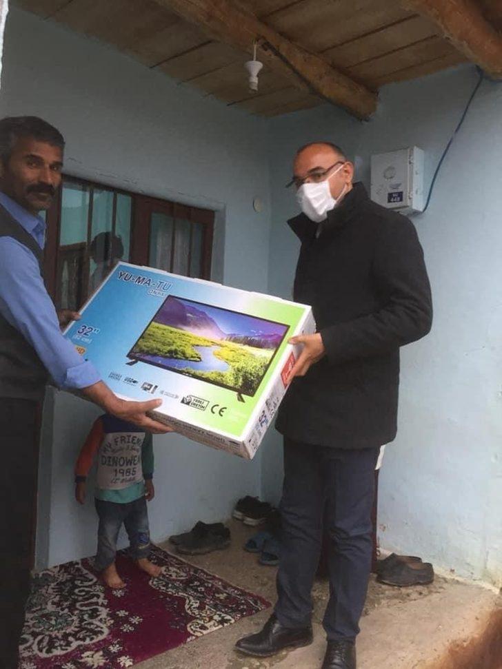 Çukurca Belediyesinden 10 aileye televizyon G2
