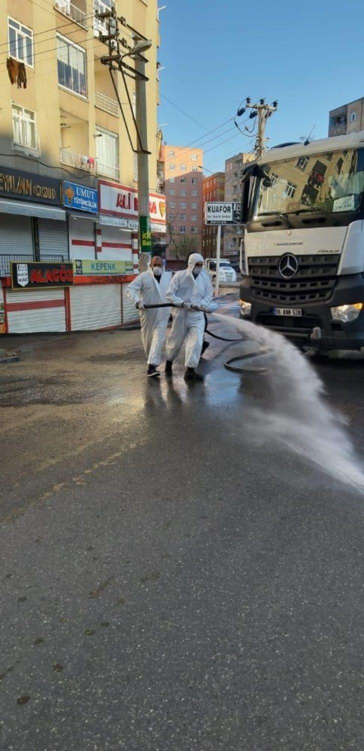 Bağlar’da cadde ve sokaklar dezenfekte edildi G3