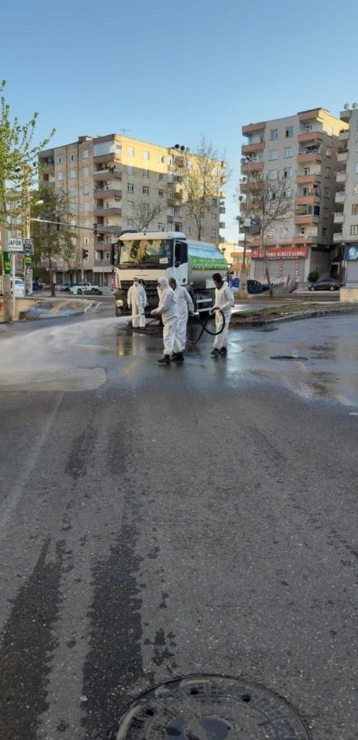 Bağlar’da cadde ve sokaklar dezenfekte edildi G4