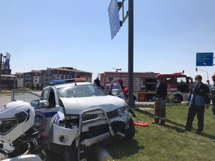 Otomobil ile zabıta aracı çarpıştı: 1 yaralı G1