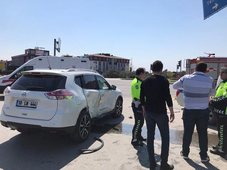 Otomobil ile zabıta aracı çarpıştı: 1 yaralı G2