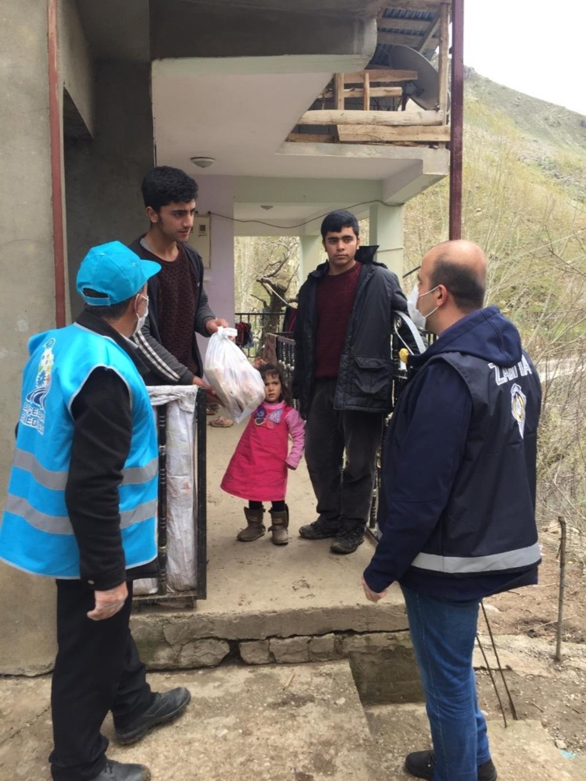 Bah&ccedil;esaray bedediyesi evde kalan vatandaşları unutmadı
