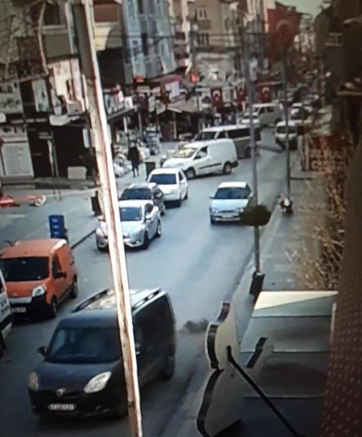 6 yaşındaki &ccedil;ocuğun metrelerce s&uuml;r&uuml;klendiği kaza kamerada