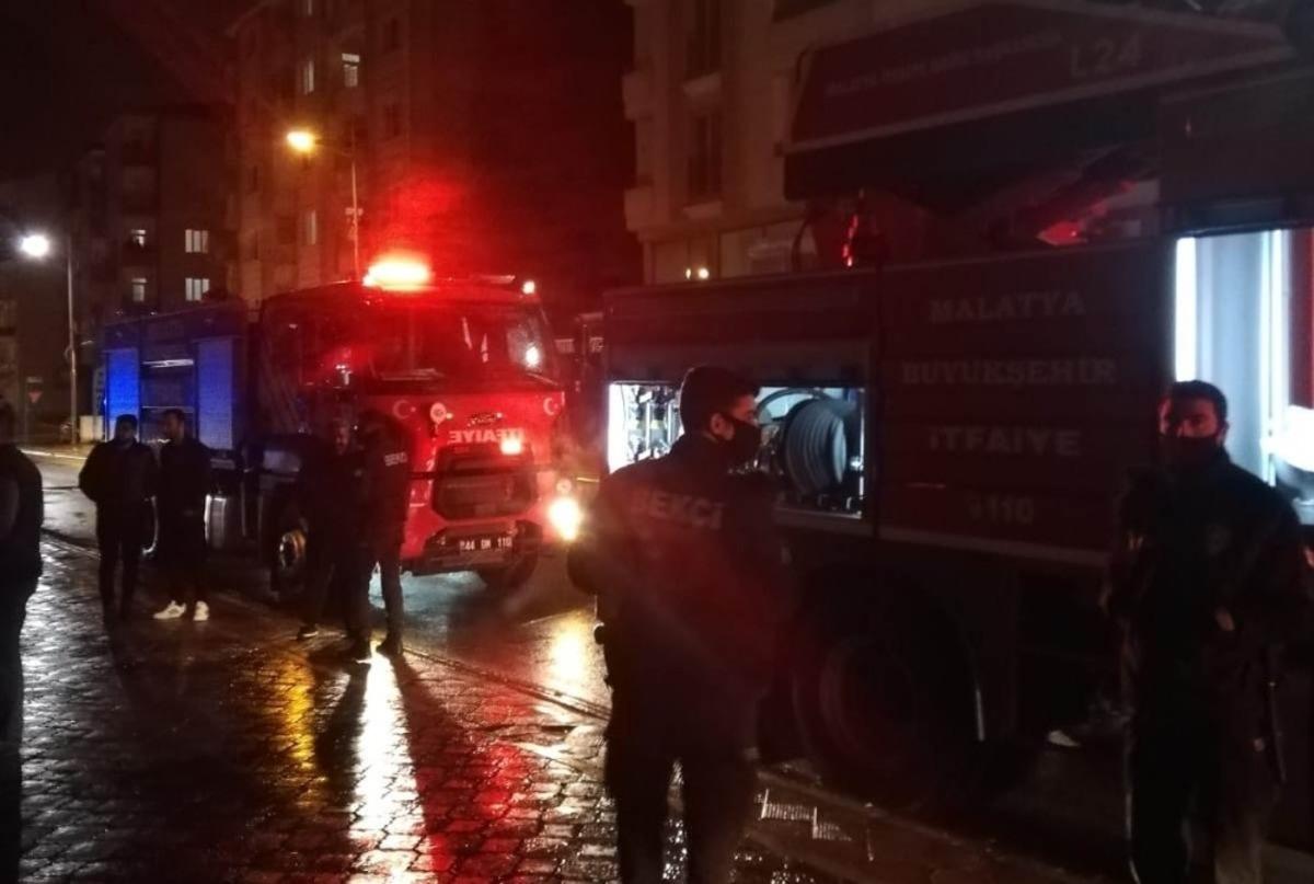 Malatya&rsquo;da ev yangını: 1 kişi dumandan etkilendi